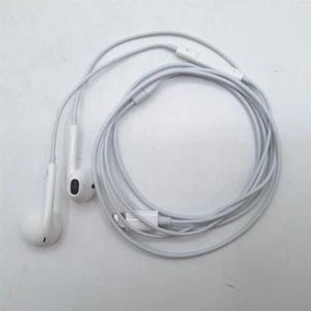 Apple EarPods Earbuds White Lightning Connector Mic Remote  Wired Iphone